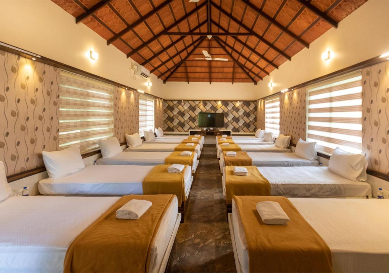 Sr Jungle Resort Coimbatore Esterno foto